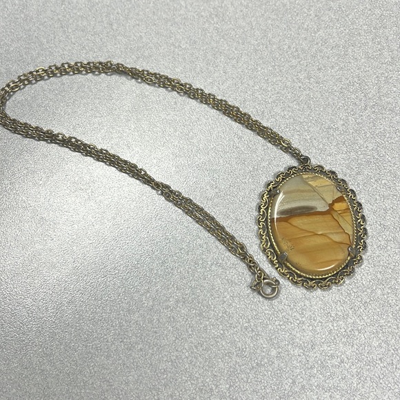 Stone necklace - Picture 1 of 2